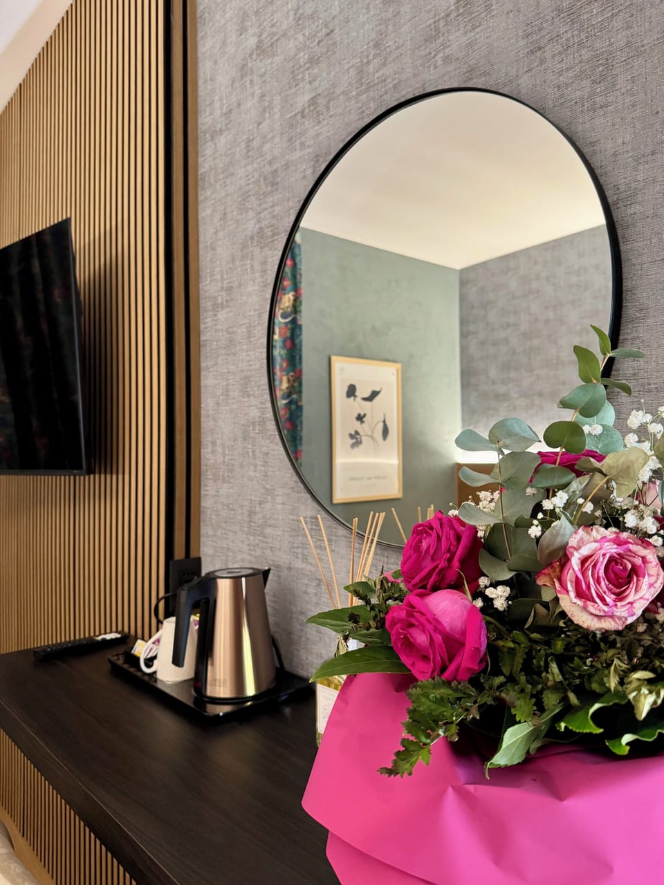 Deluxe Room | Premium bedding, down comforters, memory foam beds, minibar
