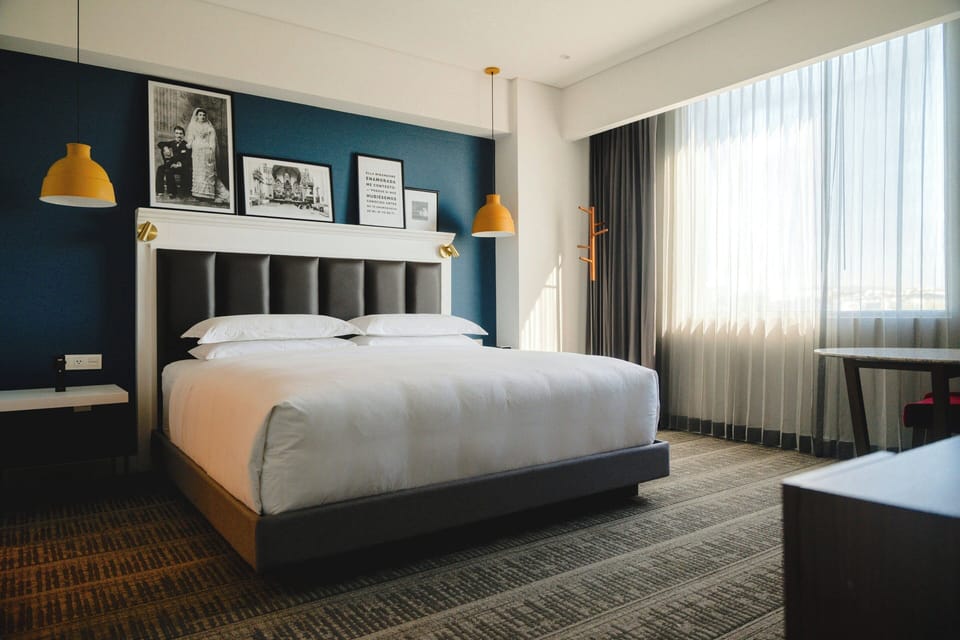 Standard Room, 1 King Bed | In-room safe, desk, laptop workspace, blackout drapes