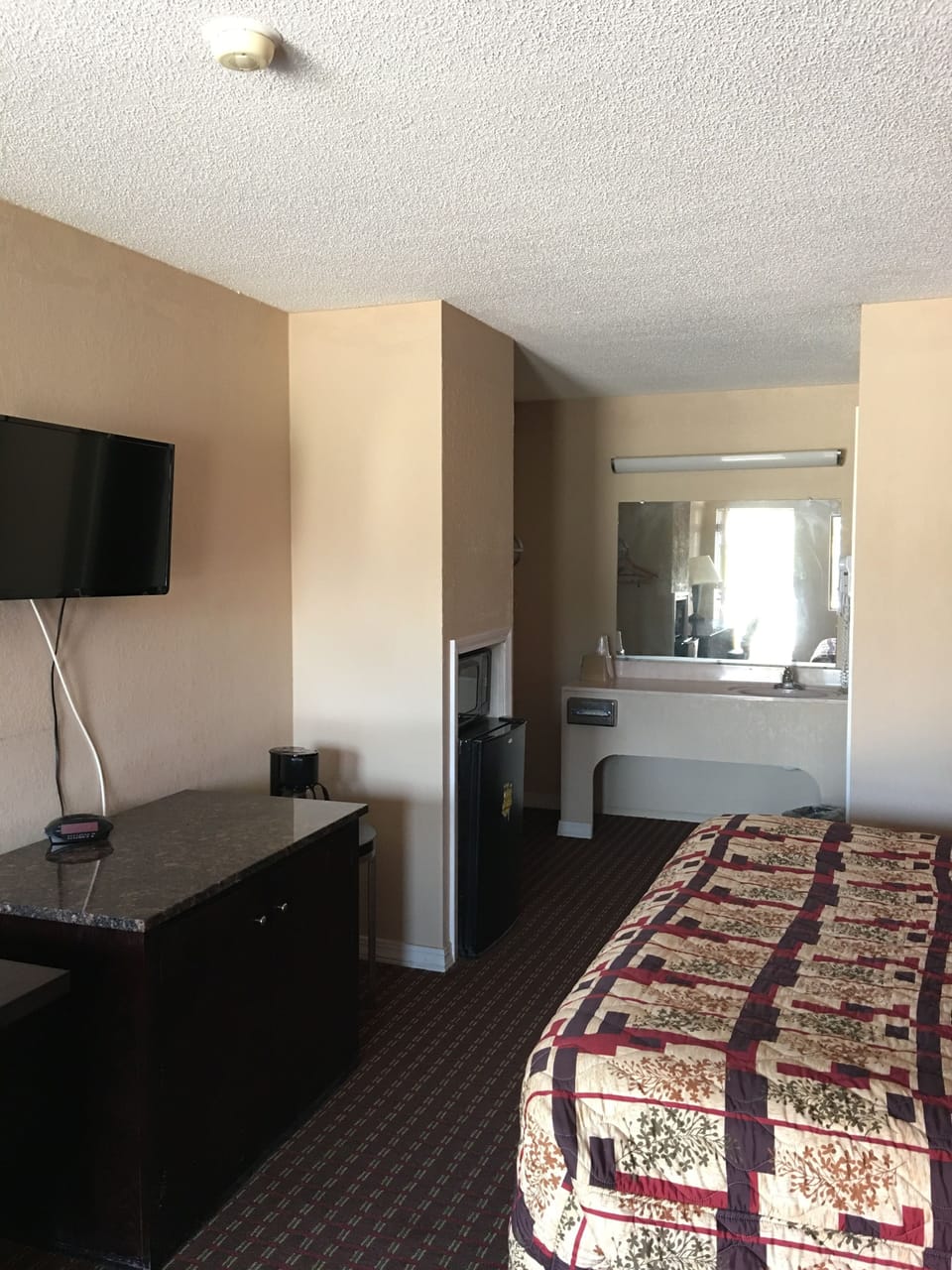 Soundproofing, free WiFi, bed sheets