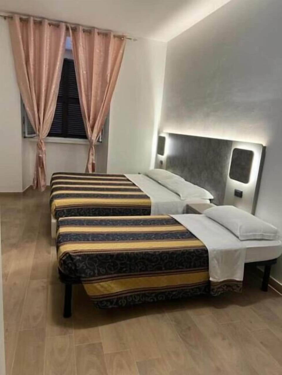 Triple Room | Bathroom | Hair dryer