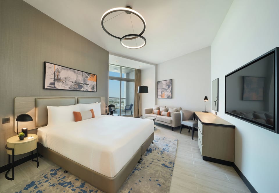 Standard Room, 1 King Bed (Spacious Guest) | In-room safe, desk, iron/ironing board, WiFi (surcharge)