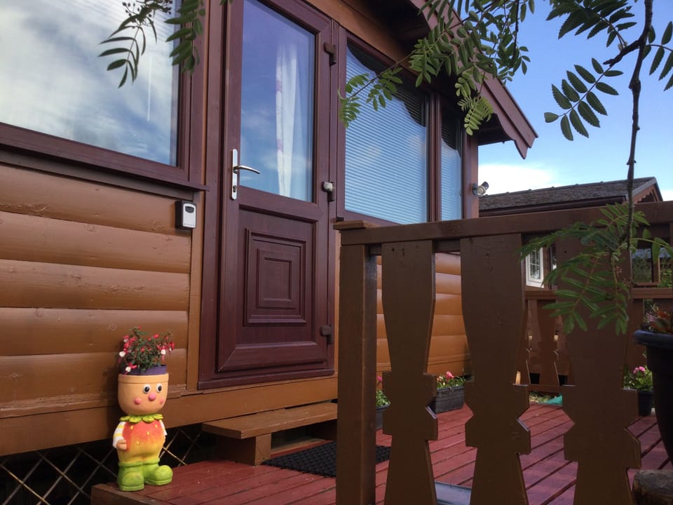 Cabin | Exterior