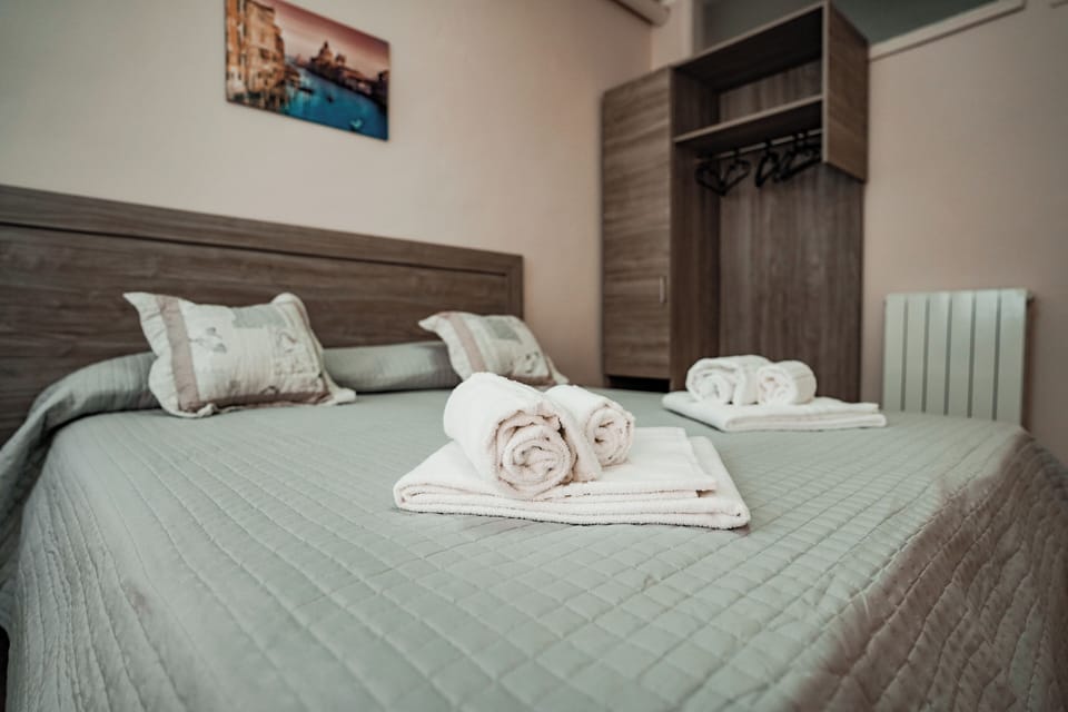 Double room with terrace | 1 bedroom, in-room safe, desk, laptop workspace