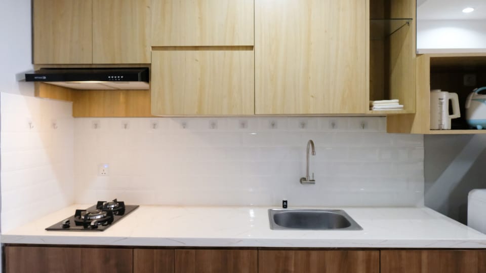 Studio | Private kitchen | Fridge, stovetop, cookware/dishes/utensils