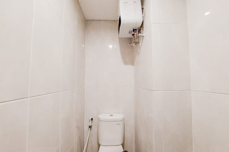 Studio | Bathroom | Shower, free toiletries, towels