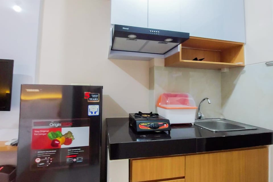 Studio | Private kitchen | Fridge, stovetop, cookware/dishes/utensils, dining tables