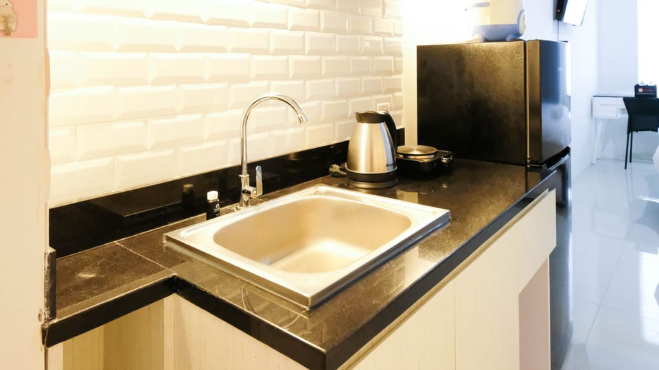 Studio | Private kitchen | Fridge, stovetop, cookware/dishes/utensils, dining tables