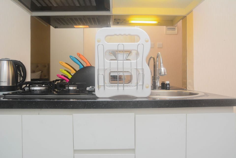 Studio | Private kitchen | Fridge, stovetop, cookware/dishes/utensils, dining tables