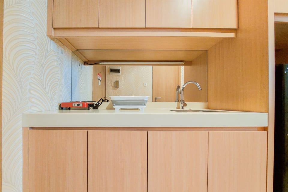 Studio | Private kitchen | Fridge, stovetop, cookware/dishes/utensils, dining tables