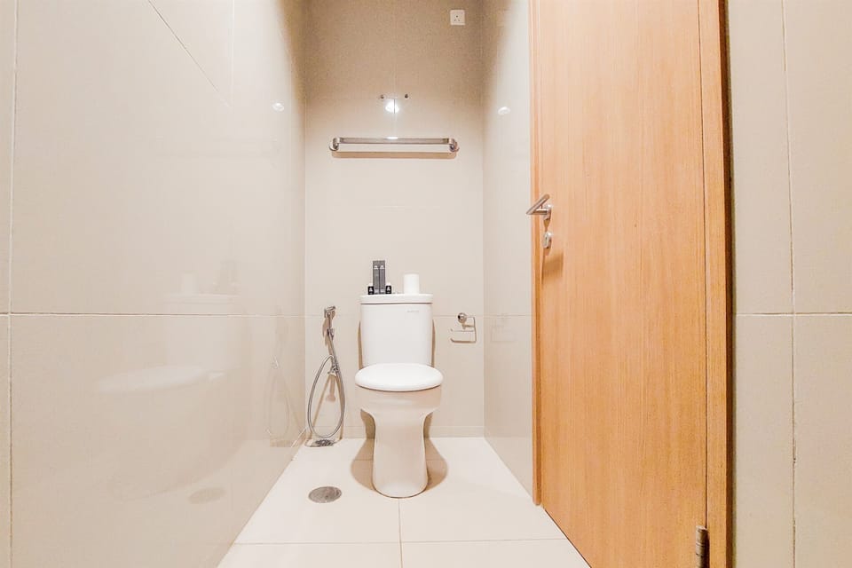 Studio | Bathroom | Shower, free toiletries, towels