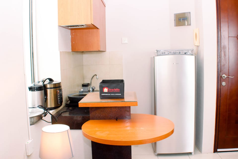 Studio | Private kitchen | Fridge, stovetop, cookware/dishes/utensils, dining tables