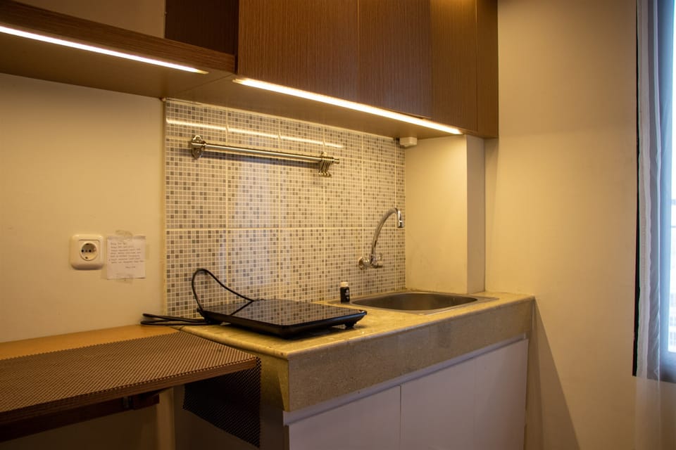 Apartment, 1 Bedroom | Private kitchen | Fridge, stovetop, cookware/dishes/utensils, dining tables
