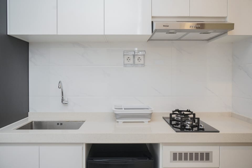 Studio | Private kitchen | Fridge, stovetop, cookware/dishes/utensils, dining tables