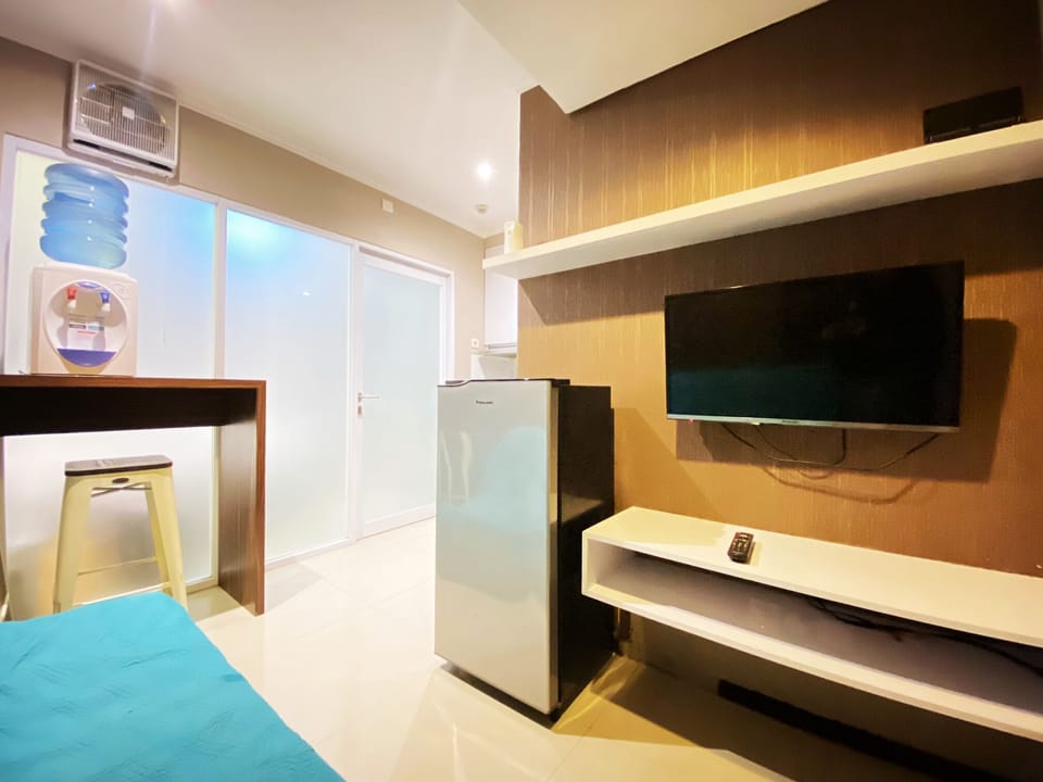 Apartment, 1 Bedroom | Living area | TV