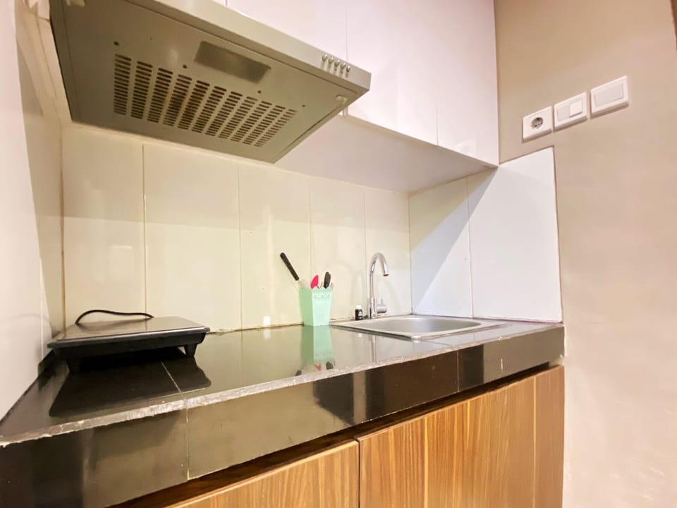 Apartment, 1 Bedroom | Private kitchen | Fridge, stovetop, cookware/dishes/utensils, dining tables