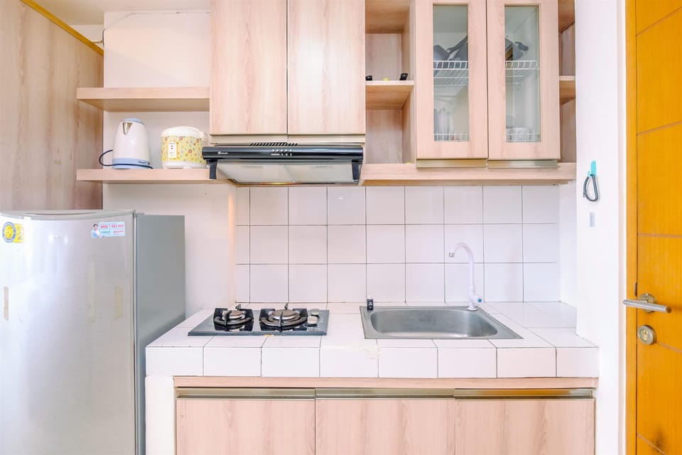 Studio | Private kitchen | Fridge, stovetop, cookware/dishes/utensils, dining tables