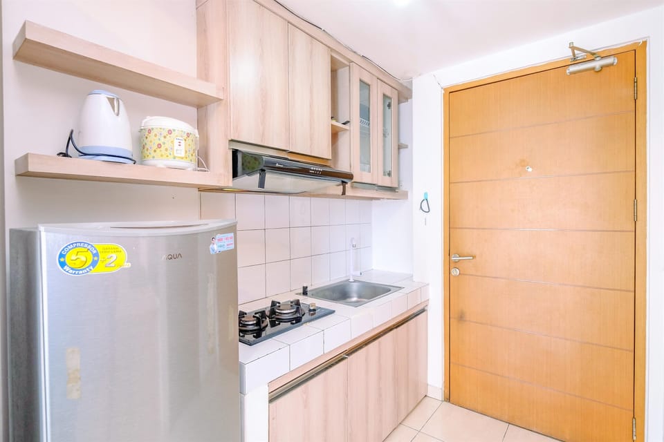 Studio | Private kitchen | Fridge, stovetop, cookware/dishes/utensils, dining tables