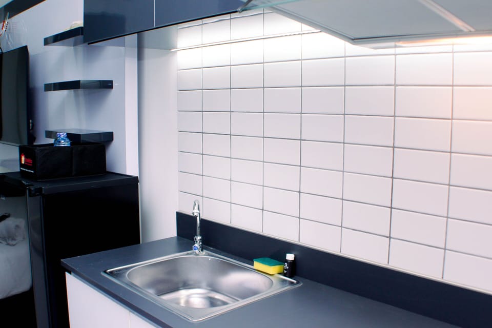 Studio | Private kitchen | Fridge, stovetop, cookware/dishes/utensils, dining tables