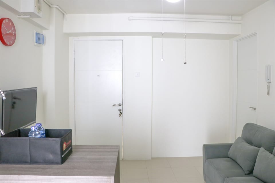 Apartment, 2 Bedrooms | Living area | TV
