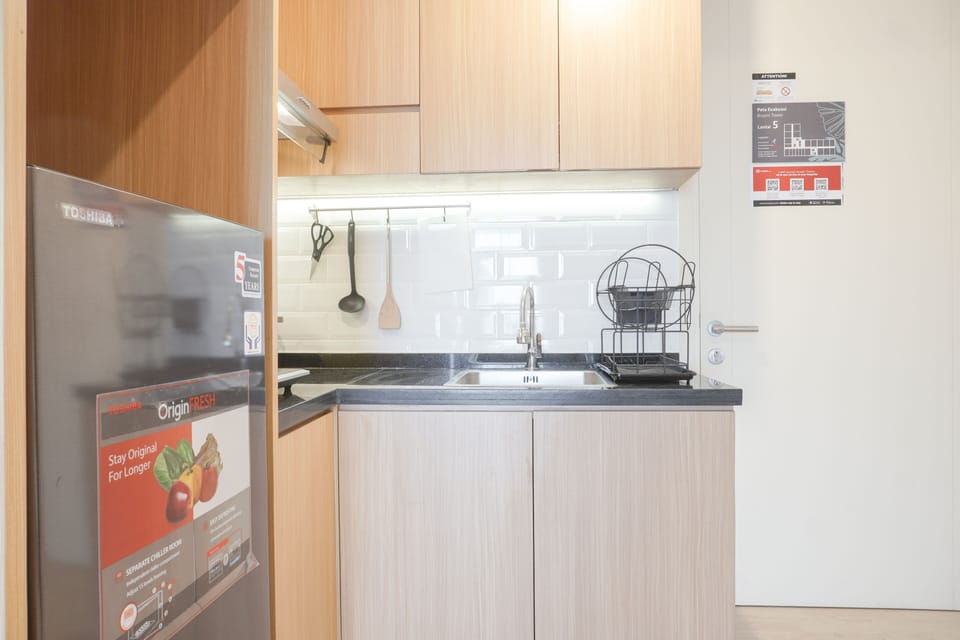 Apartment, 2 Bedrooms | Private kitchen | Fridge, stovetop, cookware/dishes/utensils, dining tables