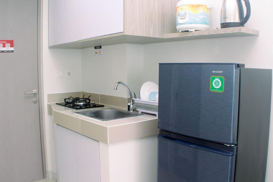 Studio | Private kitchen | Fridge, stovetop, cookware/dishes/utensils, dining tables