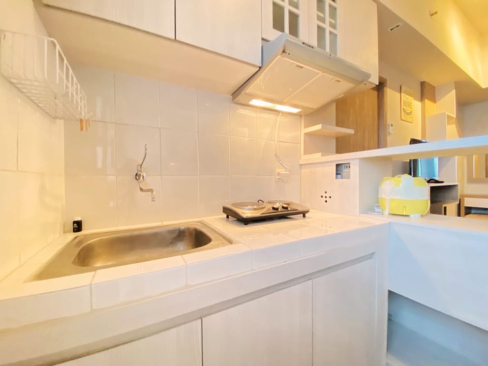 Apartment, 1 Bedroom | Private kitchen | Fridge, stovetop, cookware/dishes/utensils, dining tables
