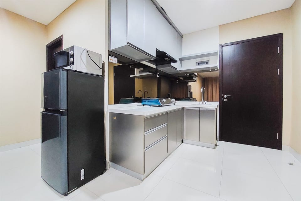 Apartment, 2 Bedrooms | Private kitchen | Fridge, stovetop, cookware/dishes/utensils, dining tables