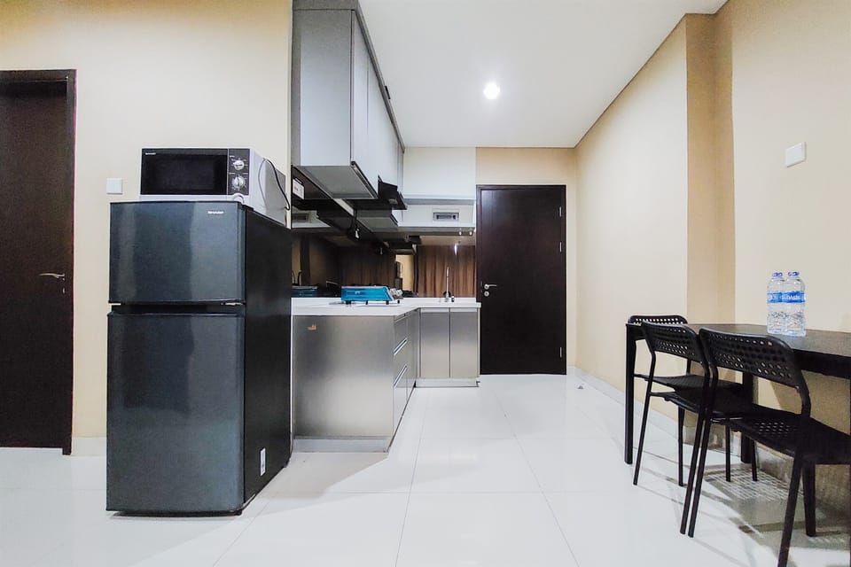 Apartment, 2 Bedrooms | Private kitchen | Fridge, stovetop, cookware/dishes/utensils, dining tables