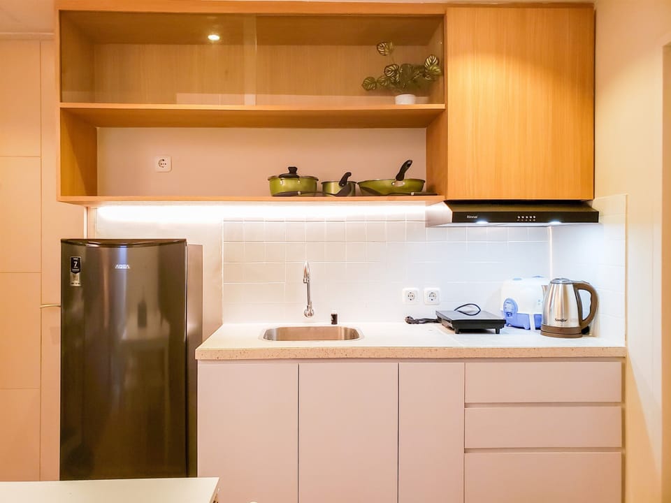 Apartment, 2 Bedrooms | Private kitchen | Fridge, stovetop, cookware/dishes/utensils, dining tables