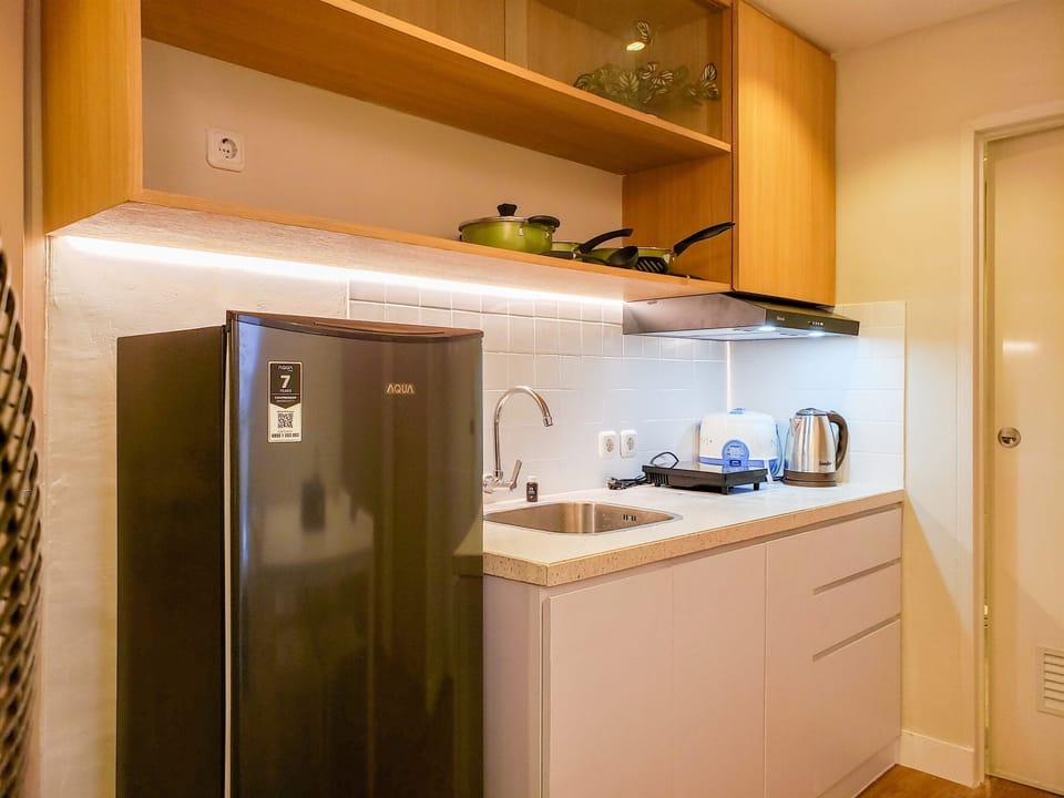 Apartment, 2 Bedrooms | Private kitchen | Fridge, stovetop, cookware/dishes/utensils, dining tables