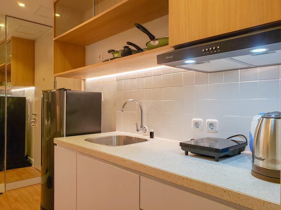Apartment, 2 Bedrooms | Private kitchen | Fridge, stovetop, cookware/dishes/utensils, dining tables