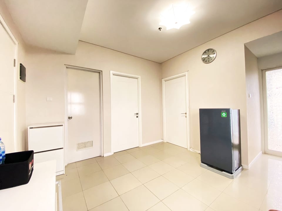 Apartment, 2 Bedrooms | Private kitchen | Fridge, stovetop, cookware/dishes/utensils, dining tables