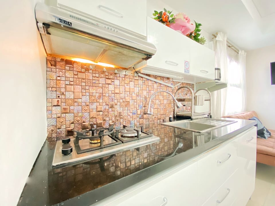 Apartment, 2 Bedrooms | Private kitchen | Fridge, stovetop, cookware/dishes/utensils, dining tables