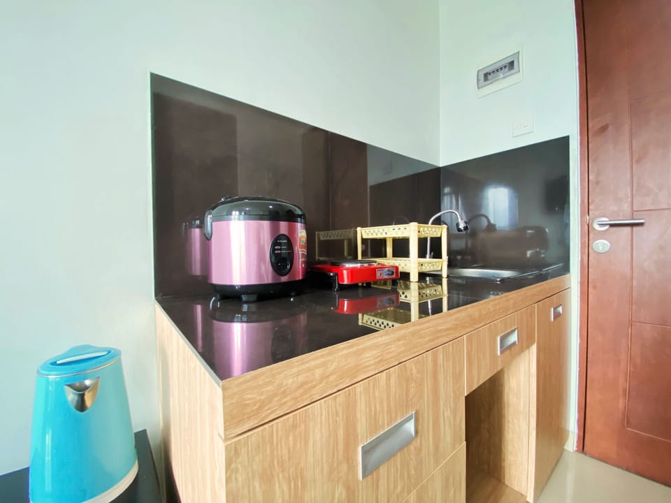 Studio | Private kitchen | Fridge, stovetop, cookware/dishes/utensils, dining tables