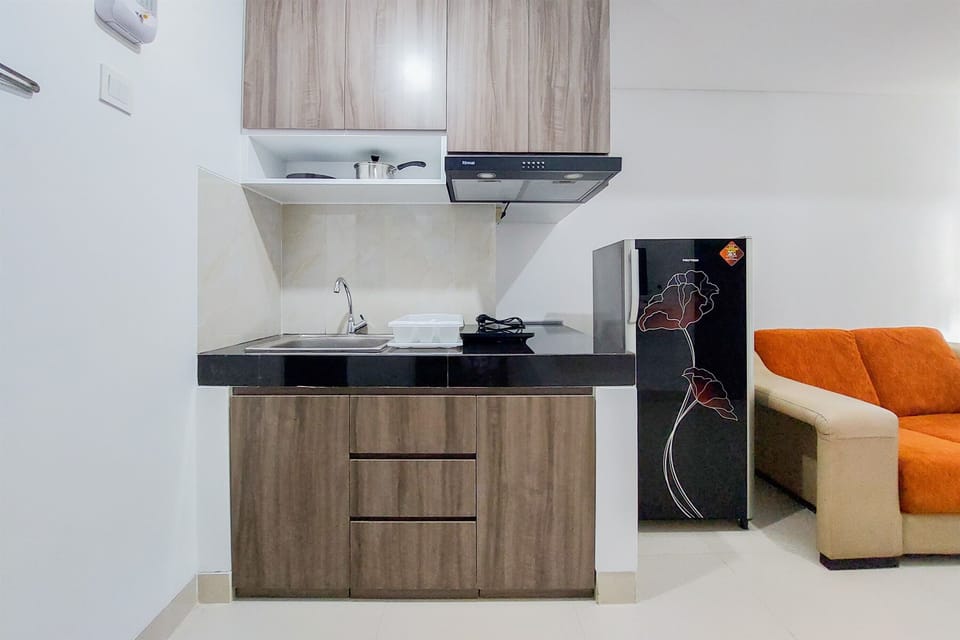 Apartment, 2 Bedrooms | Private kitchen | Fridge, stovetop, cookware/dishes/utensils, dining tables