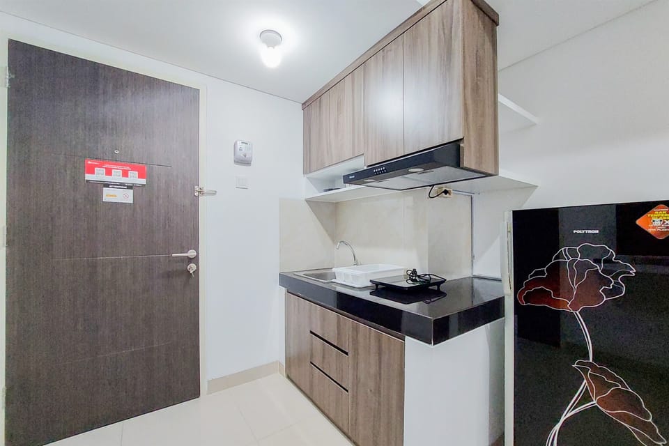 Apartment, 2 Bedrooms | Private kitchen | Fridge, stovetop, cookware/dishes/utensils, dining tables