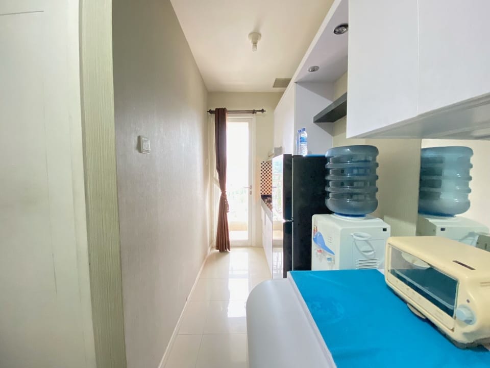 Apartment, 1 Bedroom | Private kitchen | Fridge, stovetop, cookware/dishes/utensils, dining tables