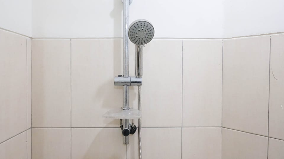 Apartment, 1 Bedroom | Bathroom | Shower, free toiletries, towels