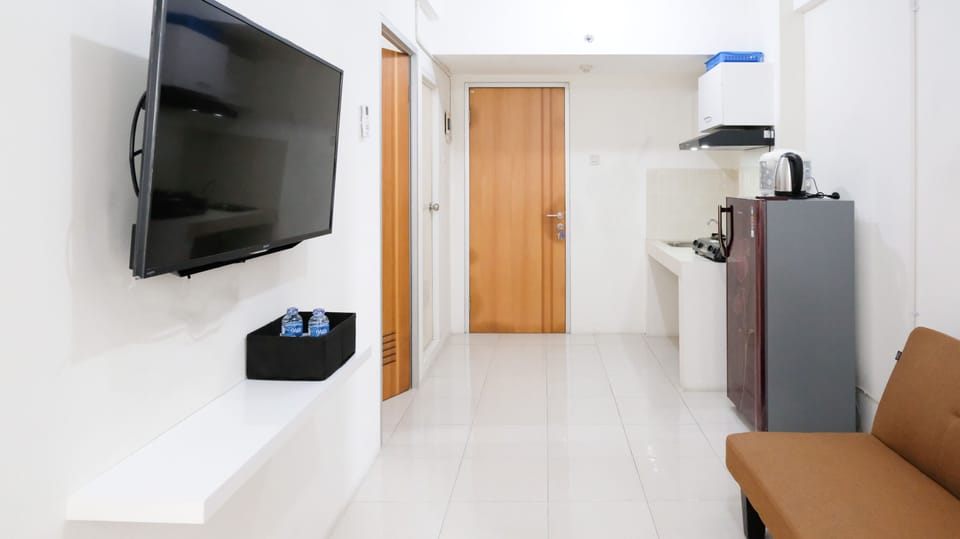 Apartment, 2 Bedrooms | Living area | TV