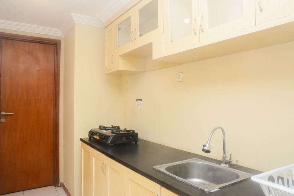 Apartment, 2 Bedrooms | Private kitchen | Fridge, stovetop, cookware/dishes/utensils, dining tables