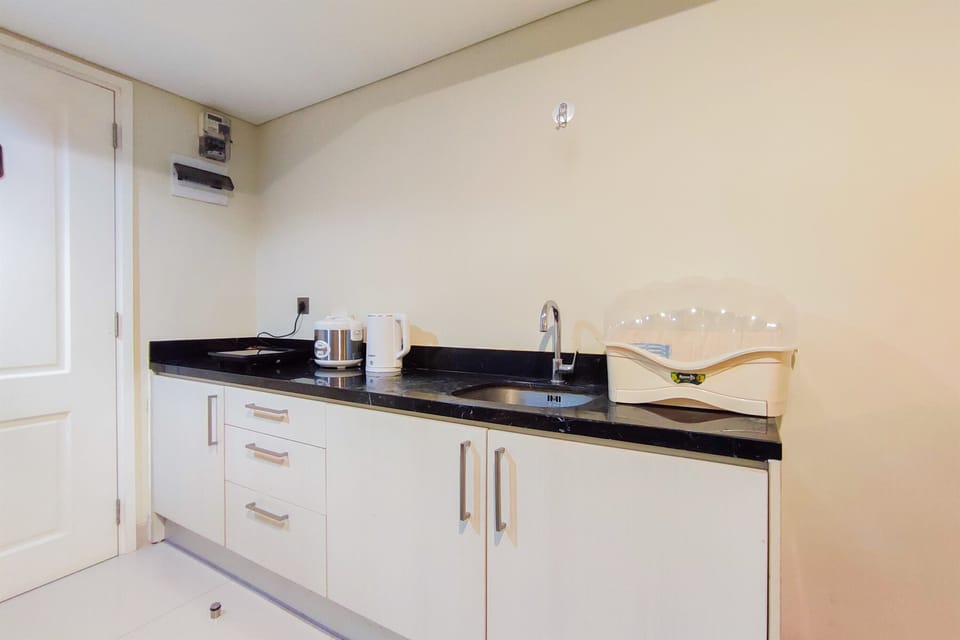 Apartment, 2 Bedrooms | Private kitchen | Fridge, stovetop, cookware/dishes/utensils, dining table