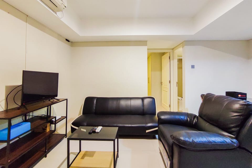 Apartment, 2 Bedrooms | Living area | TV