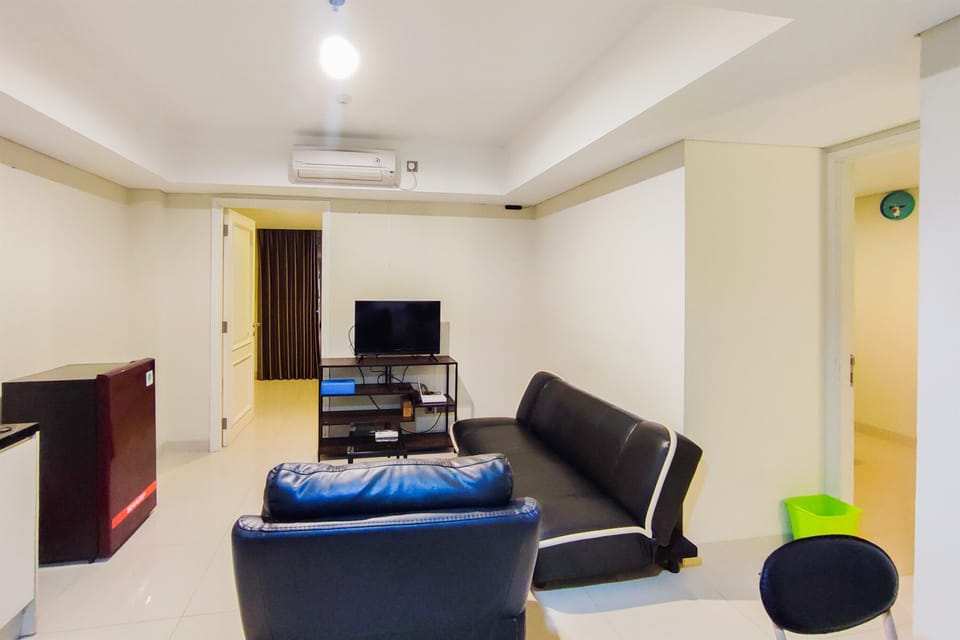 Apartment, 2 Bedrooms | Living area | TV