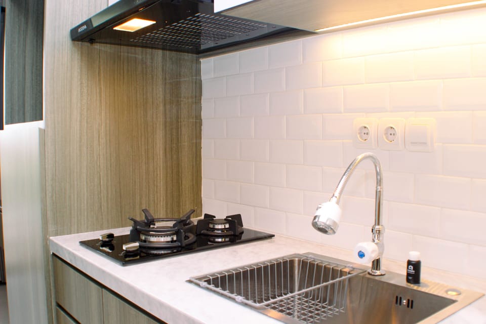 Studio | Private kitchen | Fridge, stovetop, cookware/dishes/utensils, dining tables