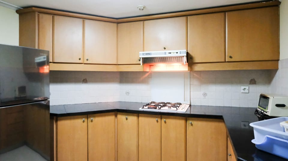 Apartment, 2 Bedrooms | Private kitchen | Fridge, stovetop, cookware/dishes/utensils, dining tables
