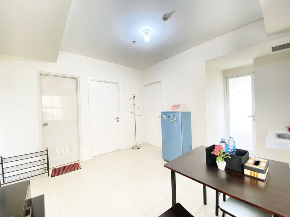 Apartment, 2 Bedrooms | Living area | TV