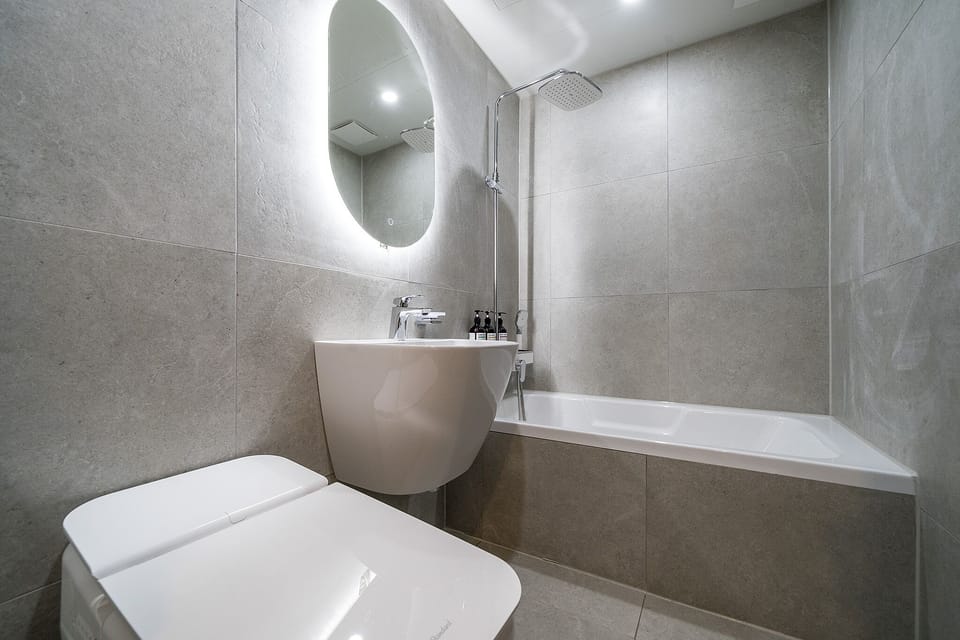 Family Twin Room | Bathroom | Combined shower/tub, hair dryer, bathrobes, slippers