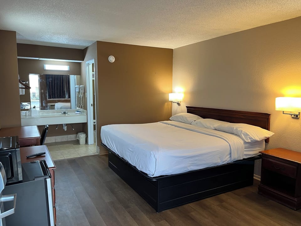 WiFi (free), bed sheets