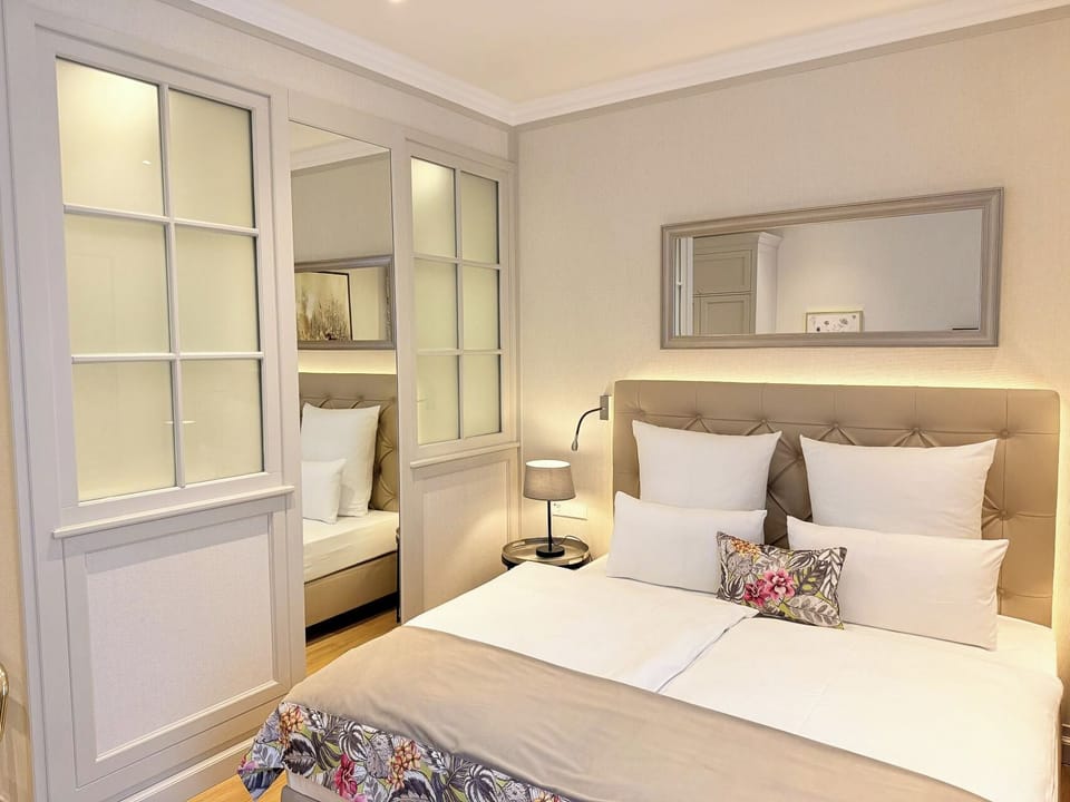 Comfort Double Room | Minibar, in-room safe, desk, soundproofing