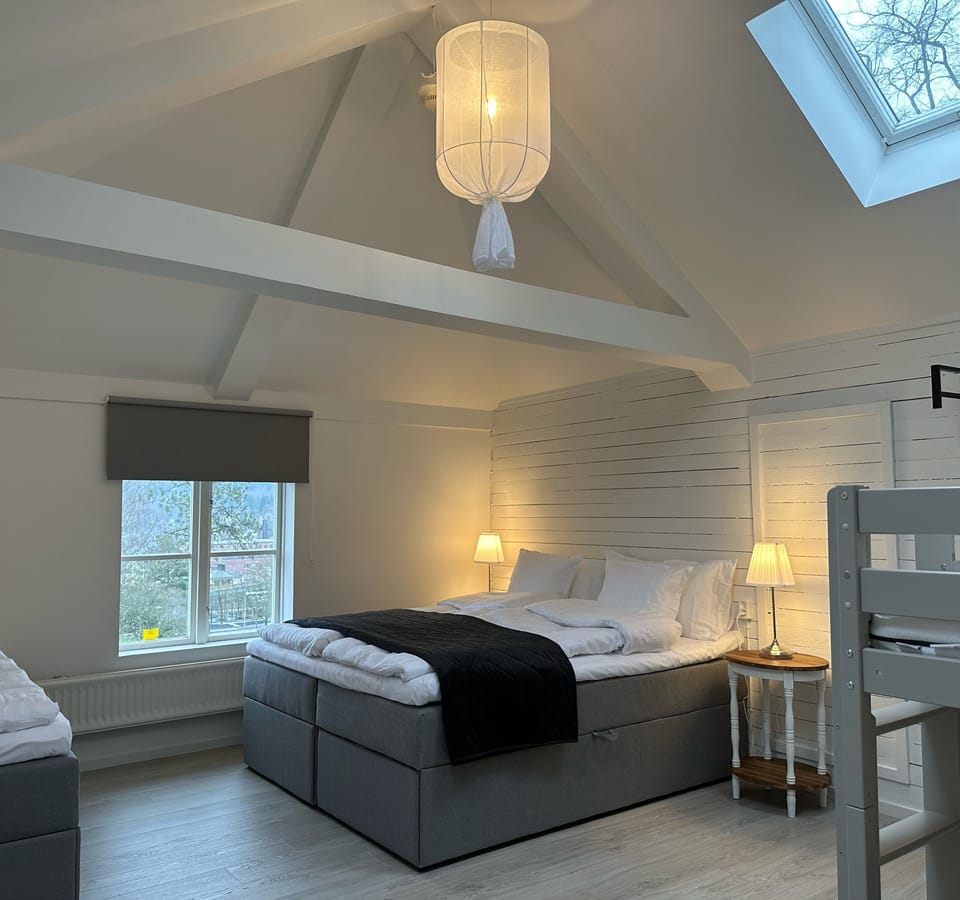 Royal Room (No Pets Allowed) | Free WiFi, bed sheets